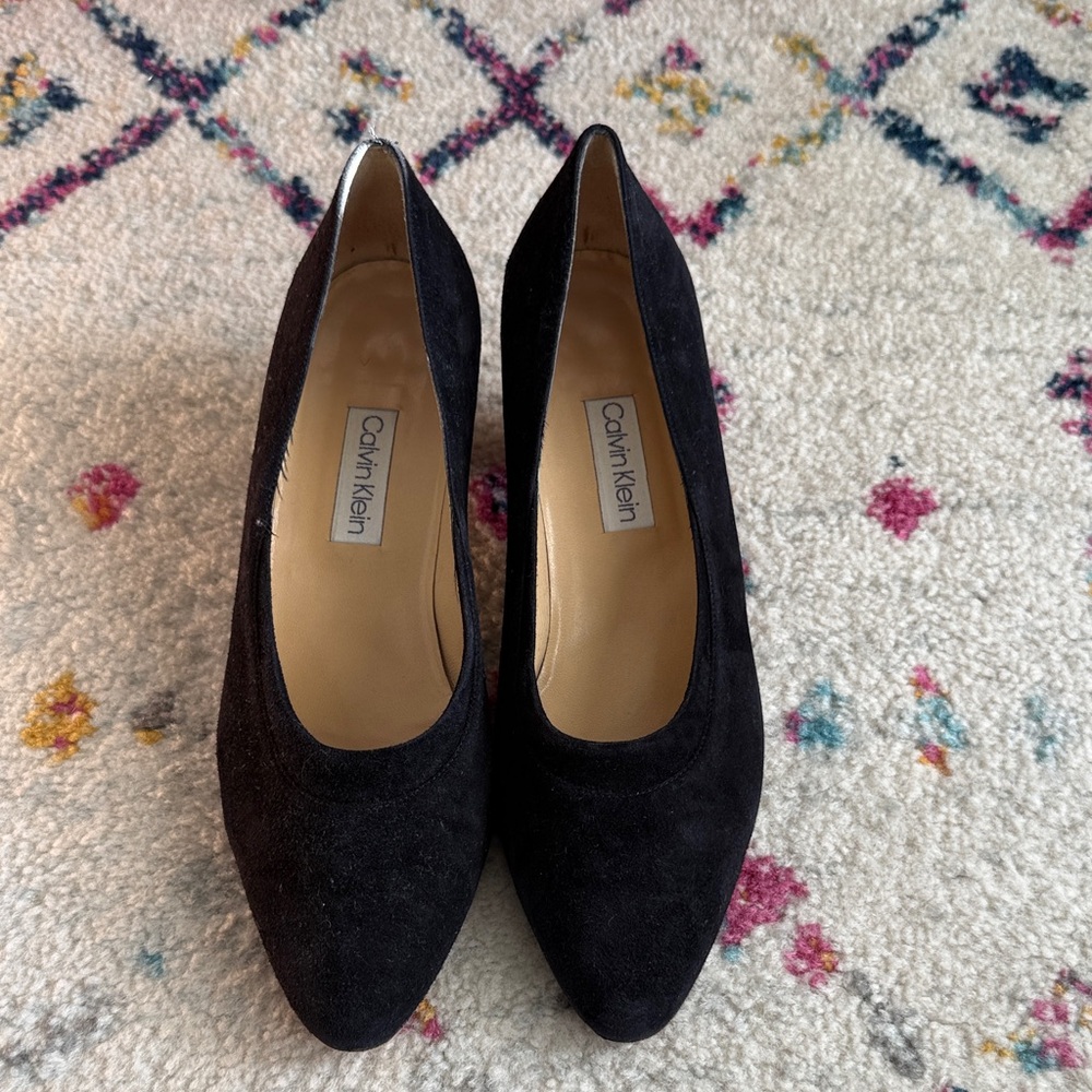 Vintage Calvin Klein suede low heel pump sz 8